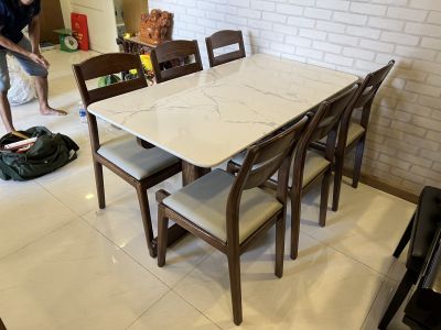 Bàn ăn mặt đá cao cấp gỗ sồi lau màu óc chó